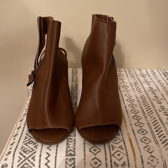 Perfect for spring or summer open toe booties - Picture 4 of 4